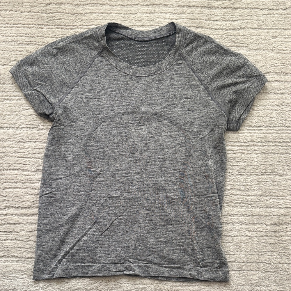 lululemon athletica Heather Gray Short Sleeve Tee